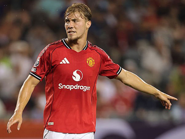 Milan dan Inter Inginkan Rasmus Hojlund, Transfer Tersendat Harga Mahal